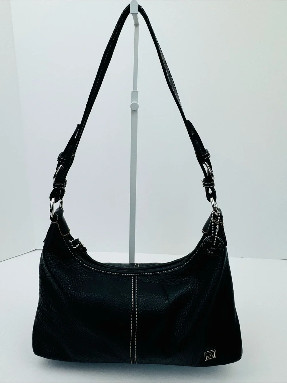 The Sak Baggett hobo. Pebbled leather. Silver-tone hardware. Slouchy Y2K style